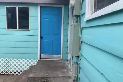 Image de Smurf Village-1 King, 1 Queen, 2 twins, 1 sofa bed