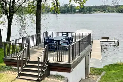 Image de Luda’s Lakeshore Retreat: Newly renovated. Boathouse deck, private dock & slip