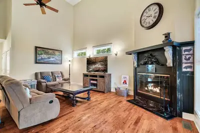 Image de Lakefront - 2 Homes! Private!