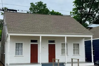 Image de Charming 1-bedroom cottage duplex across from the Ms River bluff!