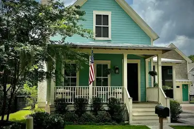 Image de Wharf Street Coastal Escape - 3br Old Town Luxury