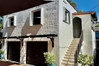 Image de Modern Comfort Meets Mediterranean Charm in Downtown Coral Gables