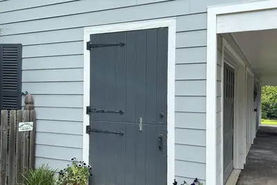 Image de Charming 2-bedroom second floor of a barn in wonderful Princeton with WiFi, Ac,