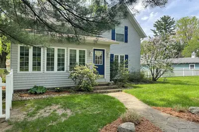 Image de Charming 5-bedroom cottage with WiFi, Ac, recreation barn and great beach.