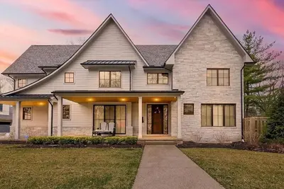 Image de Spacious 5-Bedroom Retreat in Birmingham, Mi — Ideal for Families & Groups