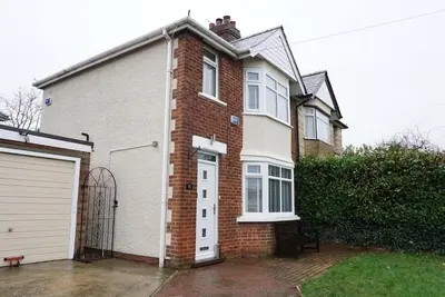 Image de Come rain or shine, this is wonderful and welcoming three bedroom home.