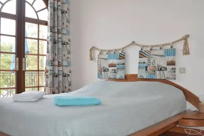 Image de Villa spacieuse pour 14 personnes avec piscine sécurisée, mer et balade en forêt