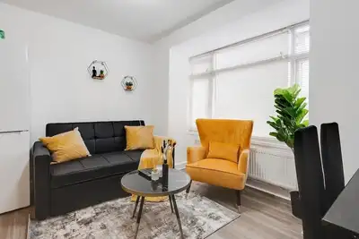 Image de 3 story Family Home/Spacious & Modern/Free Parking