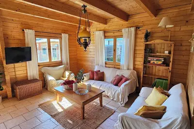 Image de Charming wooden block vacation home with garden