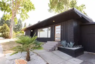 Image de Charming Pnw Modern Oasis – Great Location, Spacious 3-Bedroom Comfort