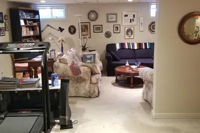 Image de Quiet crescent, cozy suite, easy road/bus access, Tv, cable, Internet