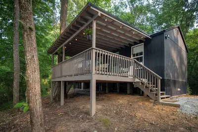 Image de Luxury Off-Grid Retreat - Lakeside Treehouse