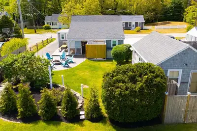 Lobster Pot & Glendon Midship Cottages - 5-Min Walk to Beach