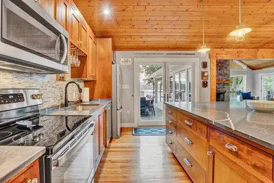 Image de Dockside dreaming at its best? The views. . . Amazing! !