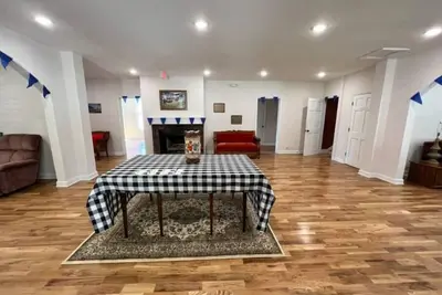 Image de One Bedroom three beds Apartment 2