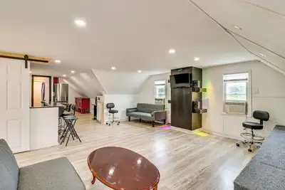 Image de Walkable Abode in Stroudsburg's Business District!