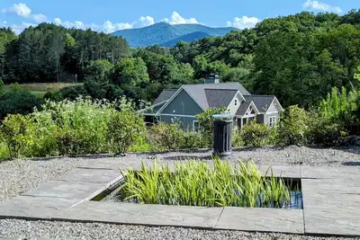 Image de Contemporary 2-bedroom Bungalow with Sunsets, Wildlife, Southwestern Gardens