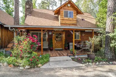 Image de Cozy 3-bedroom log Cabin. Just minutes away from Bass Lake.
