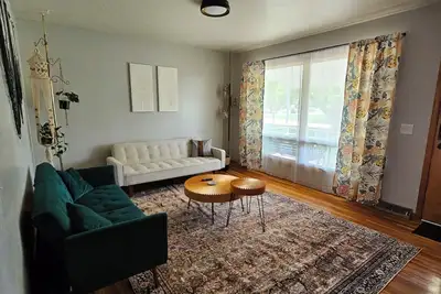 Image de Boho House- 4 bedrooms/2 bath - just outside of Sioux City, close to everything!