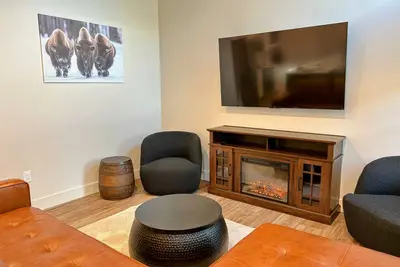 Image de Modern Gem • 2 Kings • Bunks • Hot Tub • Walkable to Driggs • Mountain Views
