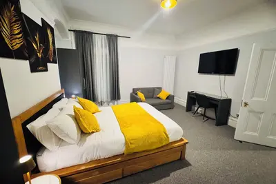 Image de Luxury Furnished 2-king sizes bedroom Flat
