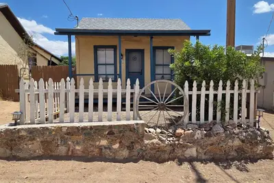 Image de One Bedroom Guest House 500 ft from Bird Cage Theater and Historic District