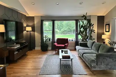Image de 3-bedroom Mid-Century Modern home in lovely Decatur