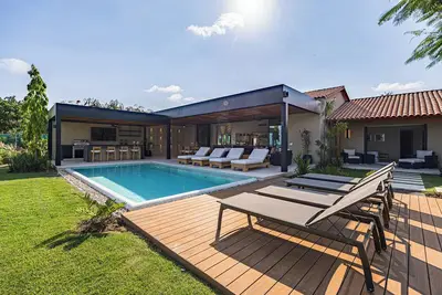 Image de Serene Luxury - Private Pool + Ocean View + Cook