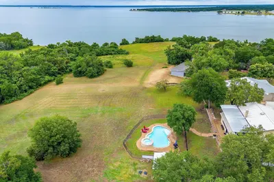 Image de Spacious 4br Lakehouse w/ Pool, Balcony & Huge Yard – Relax & Recharge!