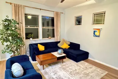 Image de 3 Bedroom with Desk & Yard Near Downtown and Domain