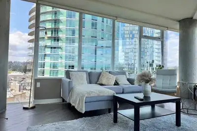 Image de high rise - 1br Experience: Modern, LivingPool+Gym