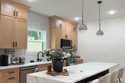 Image de Luxury Cabin Near Lake Hartwell –Pet-friendly, FirePlace/3 bedroom & playground