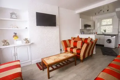 Image de 2-Bed Apartment, Sleeps 6, 8-min walk to Centre