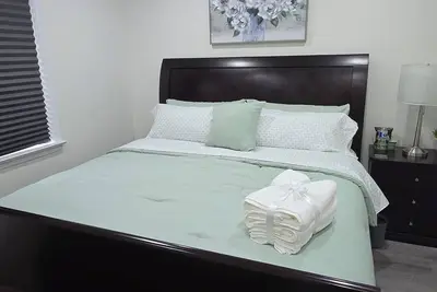 Image de Tranquil Haven By the Lake