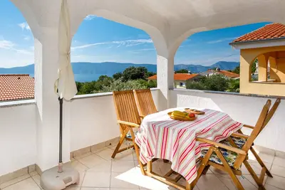 Image de Appartement de deux chambres avec la terrasse et la vue sur le mer Pinezici, Krk (A-24610-a)