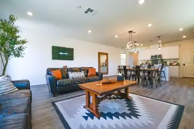 Image de Pool, Hot tub, Bbq, Washer & Dryer, Dedicated work space, high speed internet.