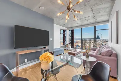 Image de Water Views, 40th Floor Sub-Penthouse! Entire Condo in Downtown Vancouver