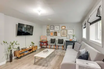 Image de Game Room & Deck: Family Home in Tobyhanna!