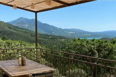 Image de Maison à moustiers avec vue sur le lac de Sainte-Croix