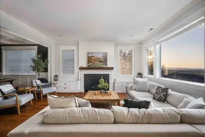 Image de Spectacular Hillside Escape w/ Valley Views, Game Room w/ Pool Table and Foosball, Huge Deck / Patio