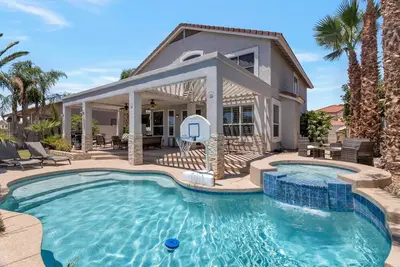 Image de Lakefront home w/ Kayaks, Private Pontoon Boat, Heated Pool & Spa! Pool table + Free Golf!