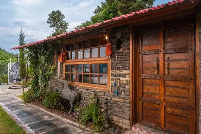 Image de The Stone House 1, Mukteshwar by Ebony Stays | Cosy 1bhk with Hill Views