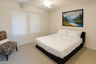 Spacious 2 Bedroom House | Everything within 4 mins Drive