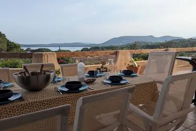 Villa vue panoramique mer, 8 pers, accès plage de Vardiola à pied, animaux ok