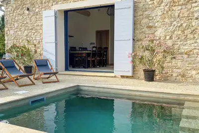 Image de Nouveau: Maison de charme en pierre avec piscine, splendide vue sur les ocres