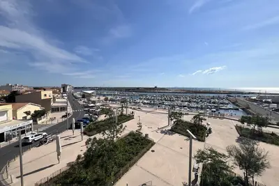 Image de Studio cabine, vue port, 4 pers, à 100m de la plage