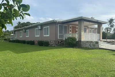 Image de 𝐕𝐀𝐊𝐀𝐋𝐎𝐀 𝐇𝐎𝐋𝐈𝐃𝐀𝐘 𝐇𝐎𝐌𝐄 – Comfort & Space Near the Ocean