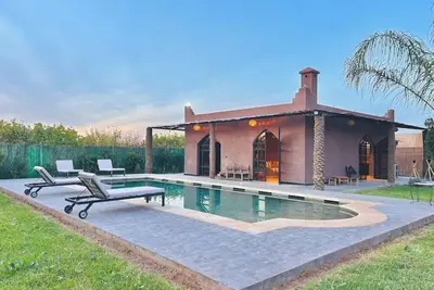 Villa piscine privée, vue superbe, proche centre