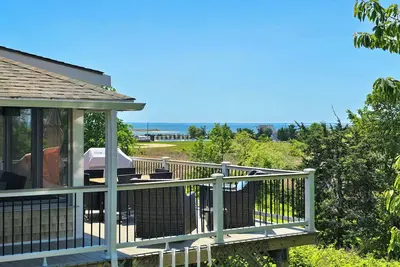 Image de Brand New Listing--Darling 2bd Cottage--A/C, Amazing Deck & Screen Porch, Walk to Town Center & Mayo Beach