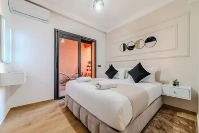 Cozy Apprt Près M-Avenue: Piscine, Parking, Terrasse